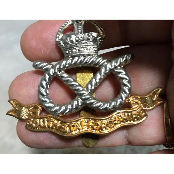 Vintage South Staffordshire Regiment Cap Badge Military Collectible - Picture 2 of 6
